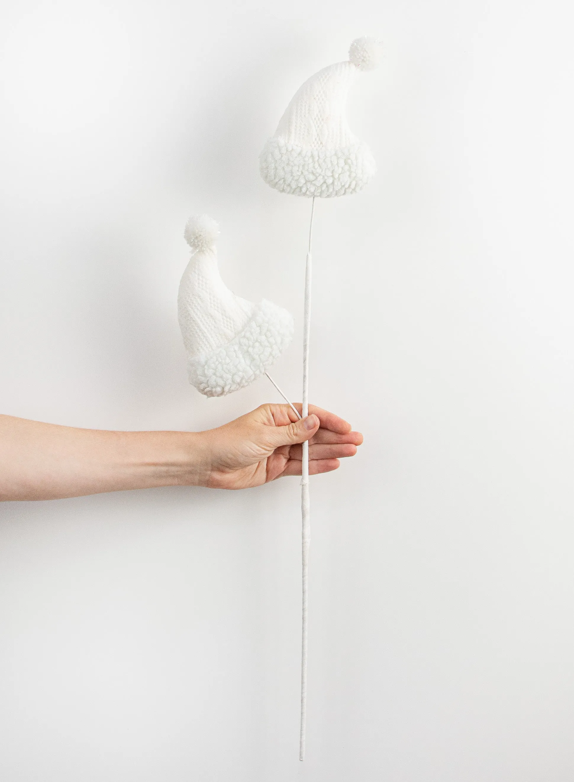 26" Cable Knit Santa Hats Spray: White