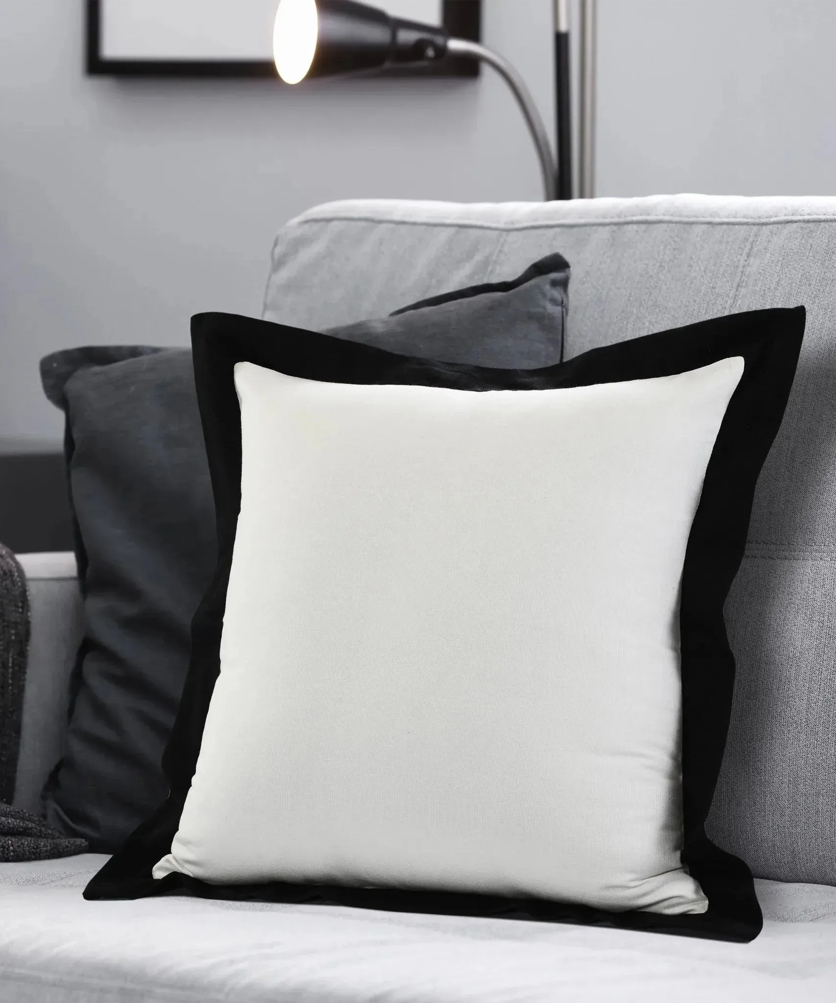 Empire Lr07729 White/Black Pillow